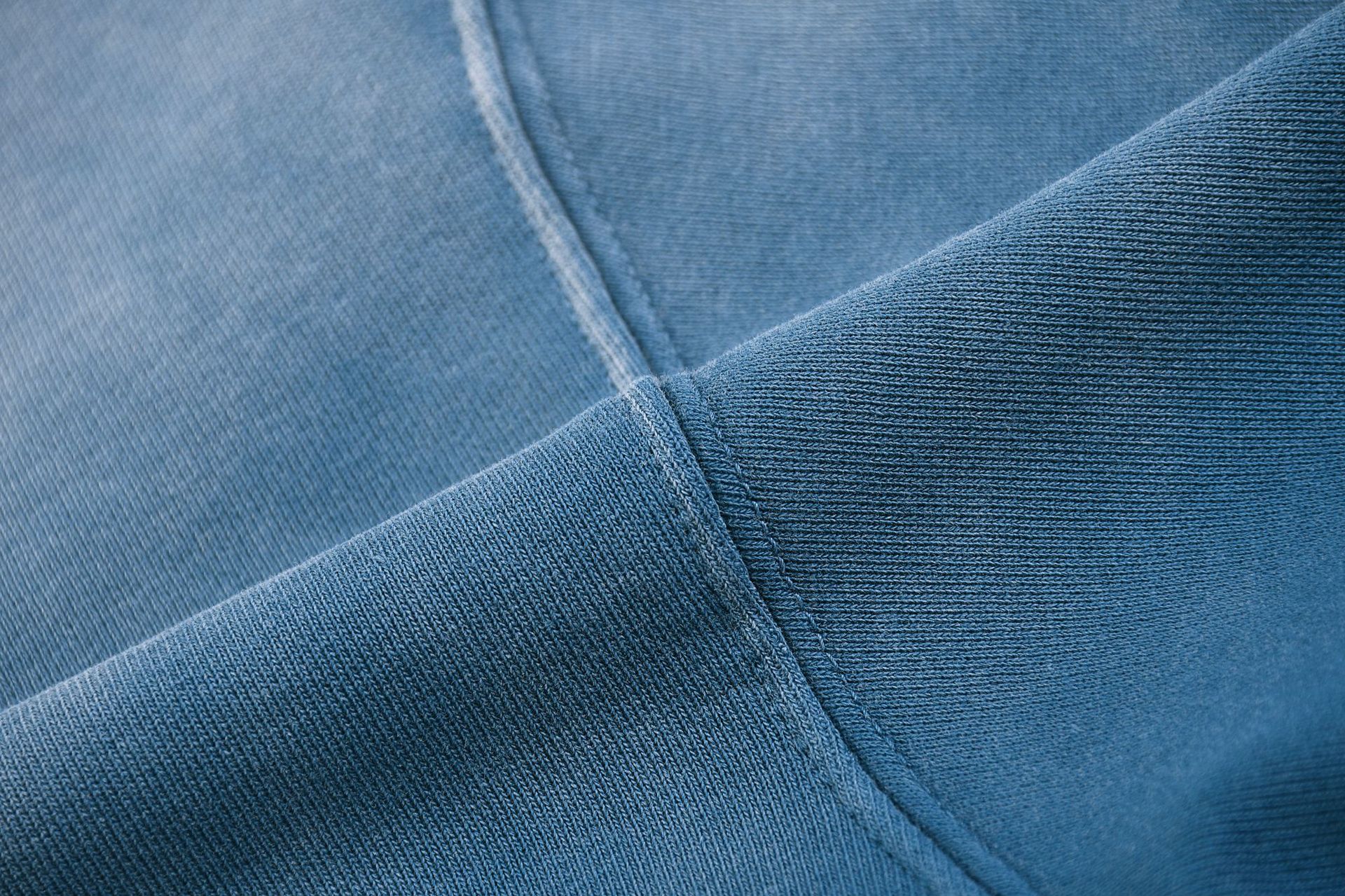 420G American Terry Hoodie with Spray Horse Wash and Gradient Dyeing