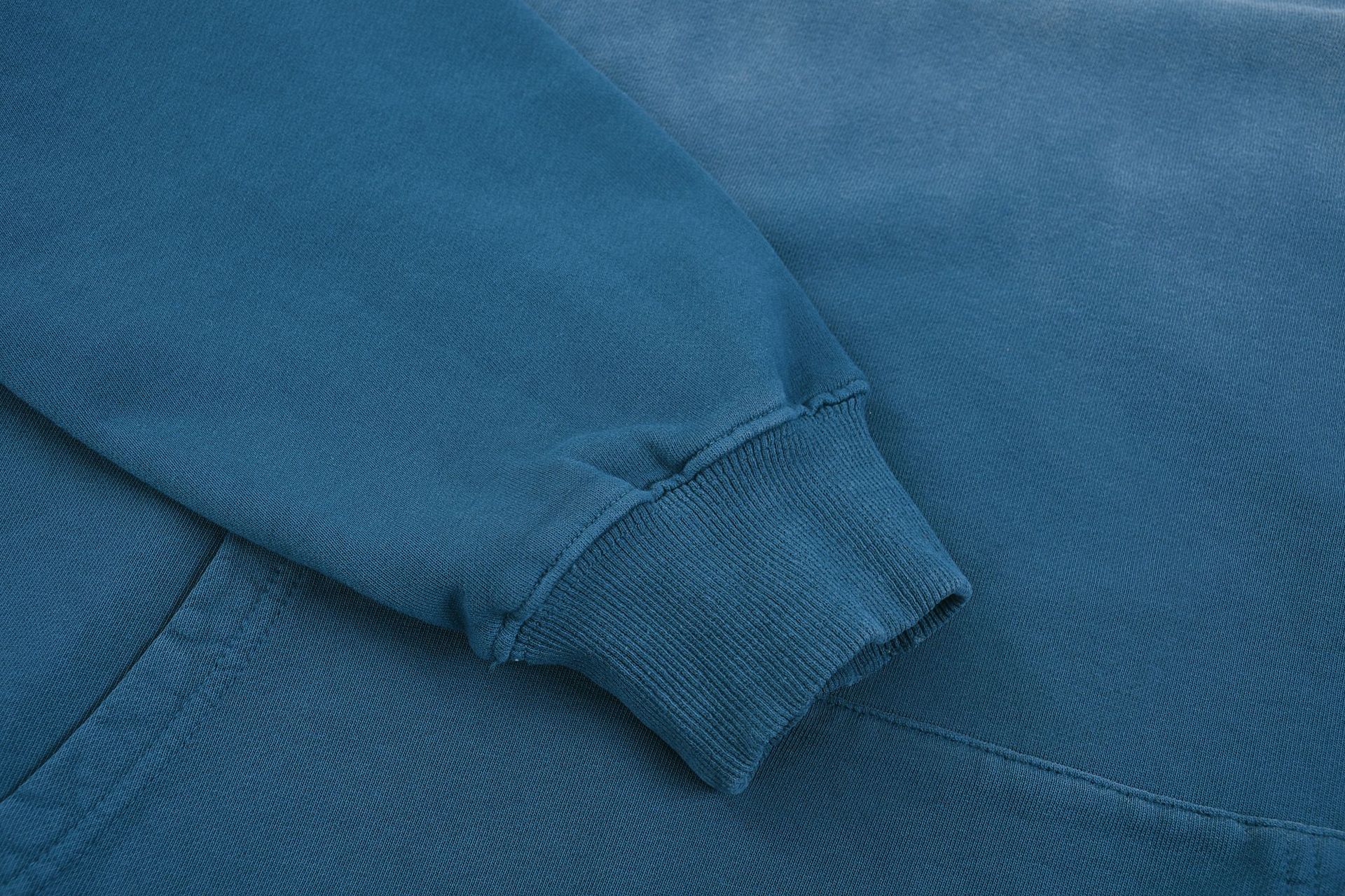 420G American Terry Hoodie with Spray Horse Wash and Gradient Dyeing