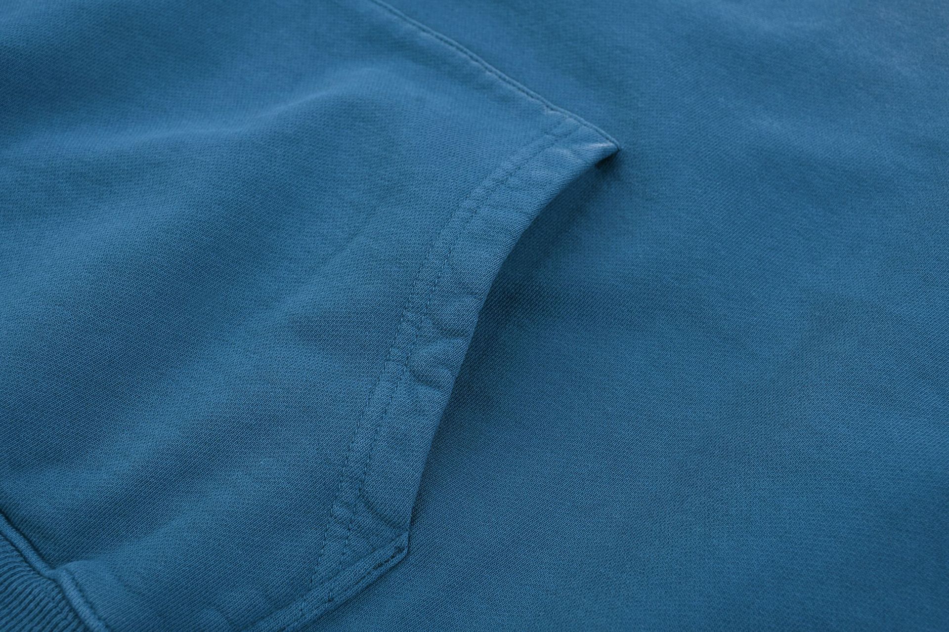 420G American Terry Hoodie with Spray Horse Wash and Gradient Dyeing